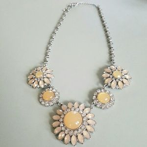 NWOT Lia Sophia Flower Necklace